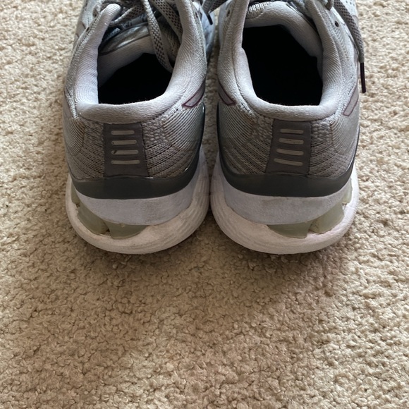 Asics - Picture 3 of 5